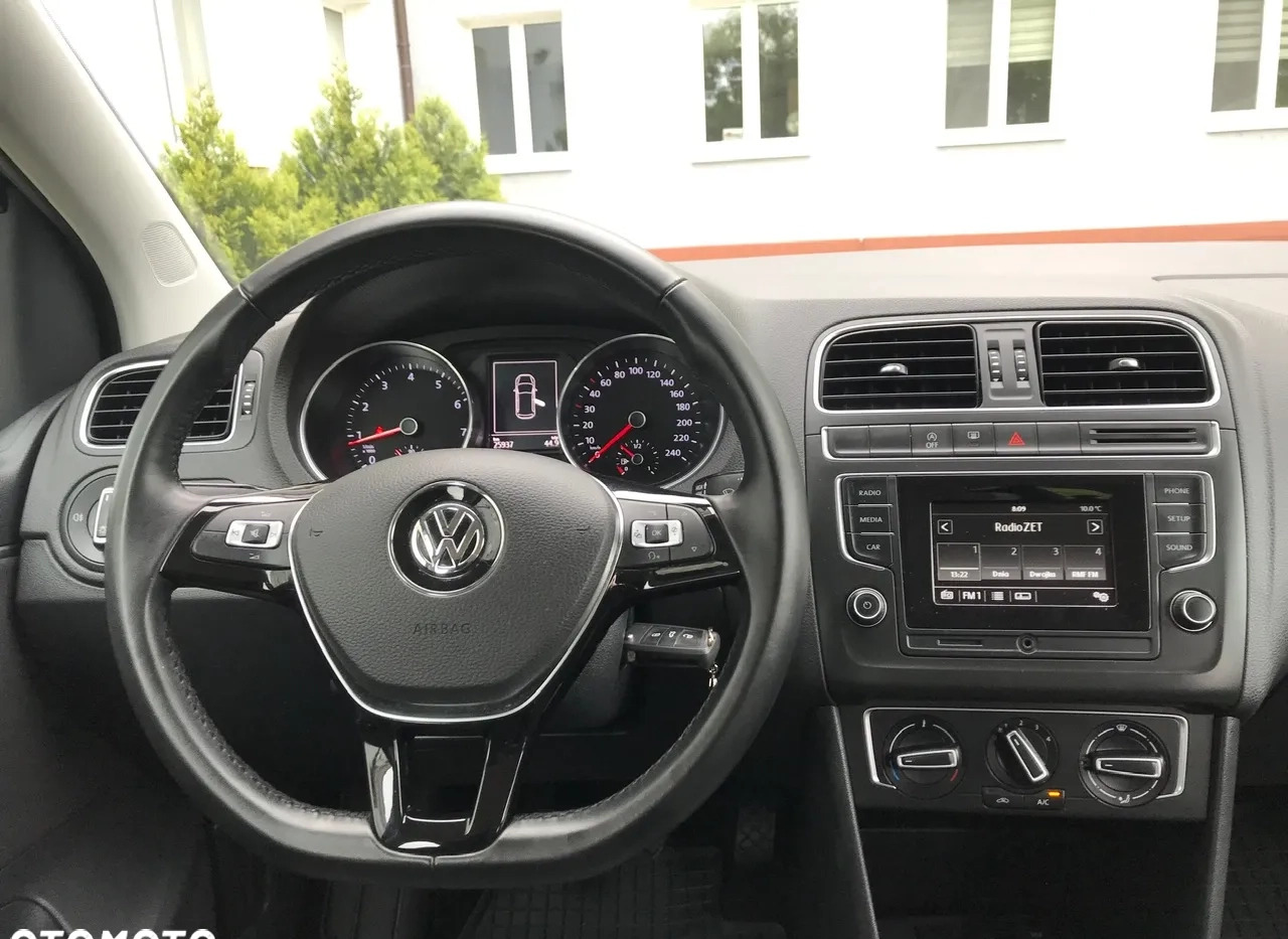 Volkswagen Polo cena 46900 przebieg: 25937, rok produkcji 2015 z Trzebnica małe 254